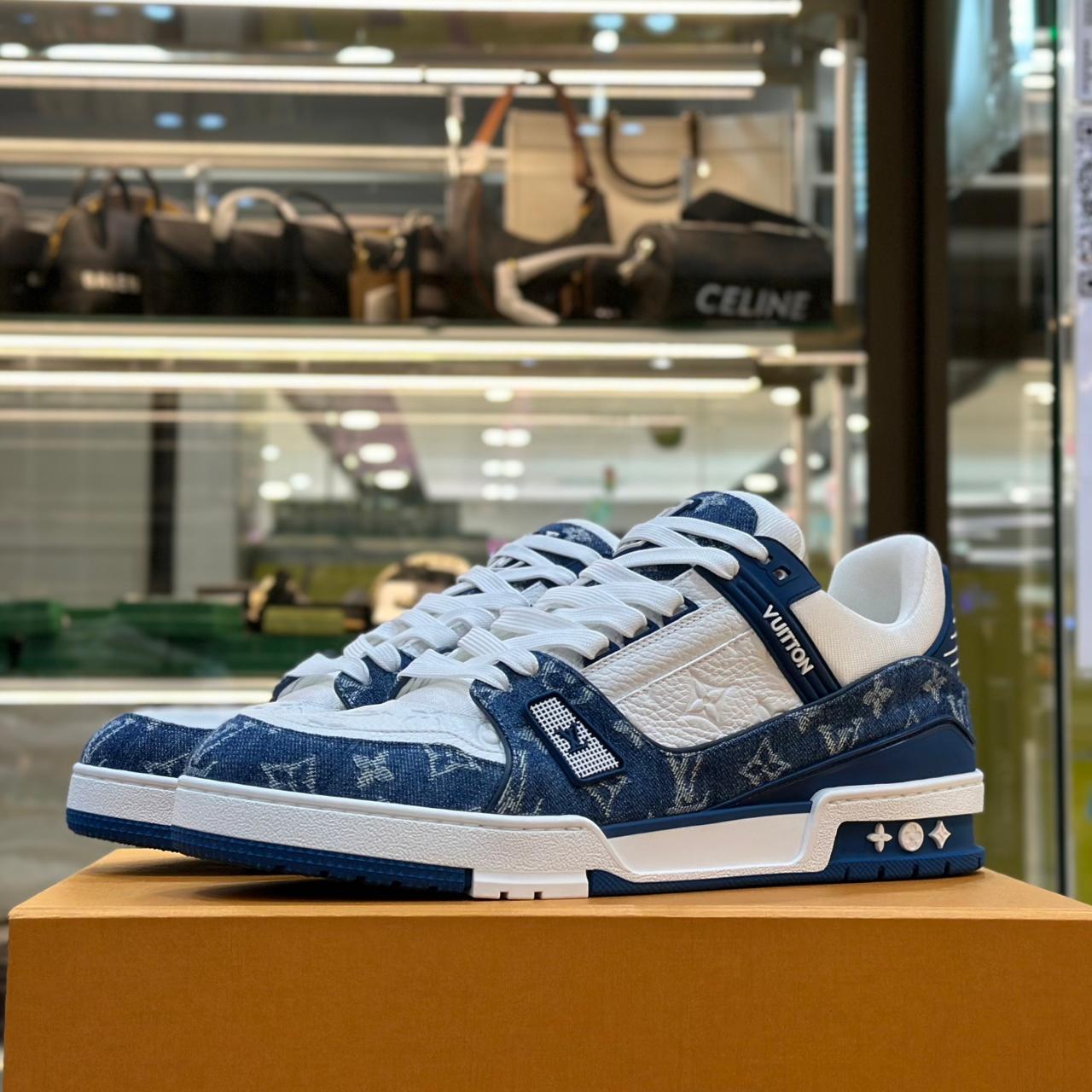 حذاء رياضي LV TRAINER باللون الأزرق الداكن