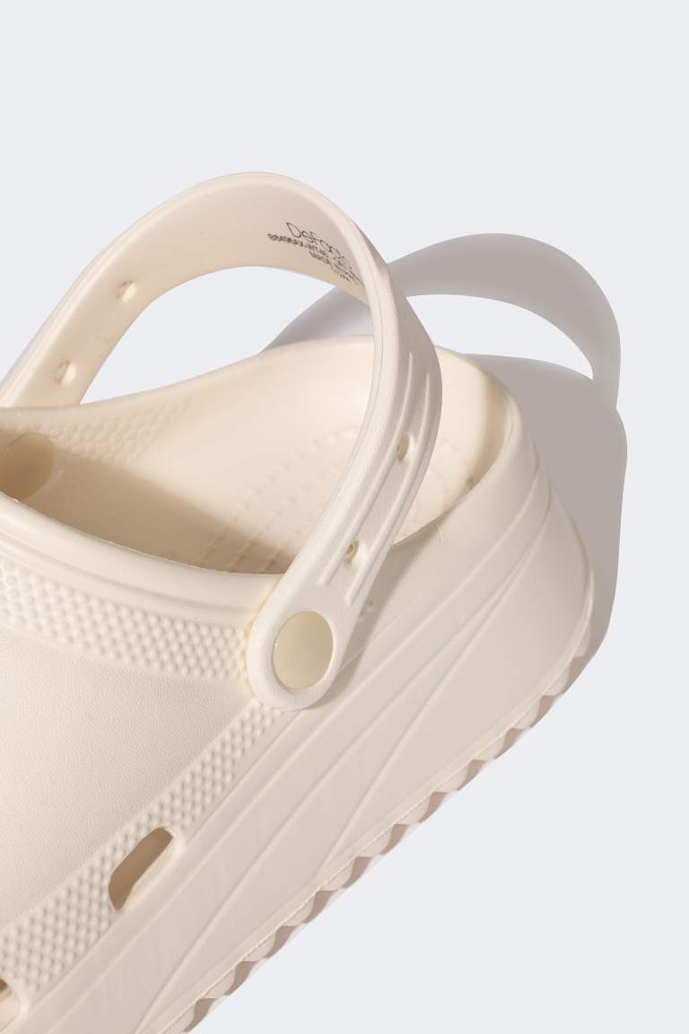 CROCS CLASSIC CRUSH CLOG WHITE