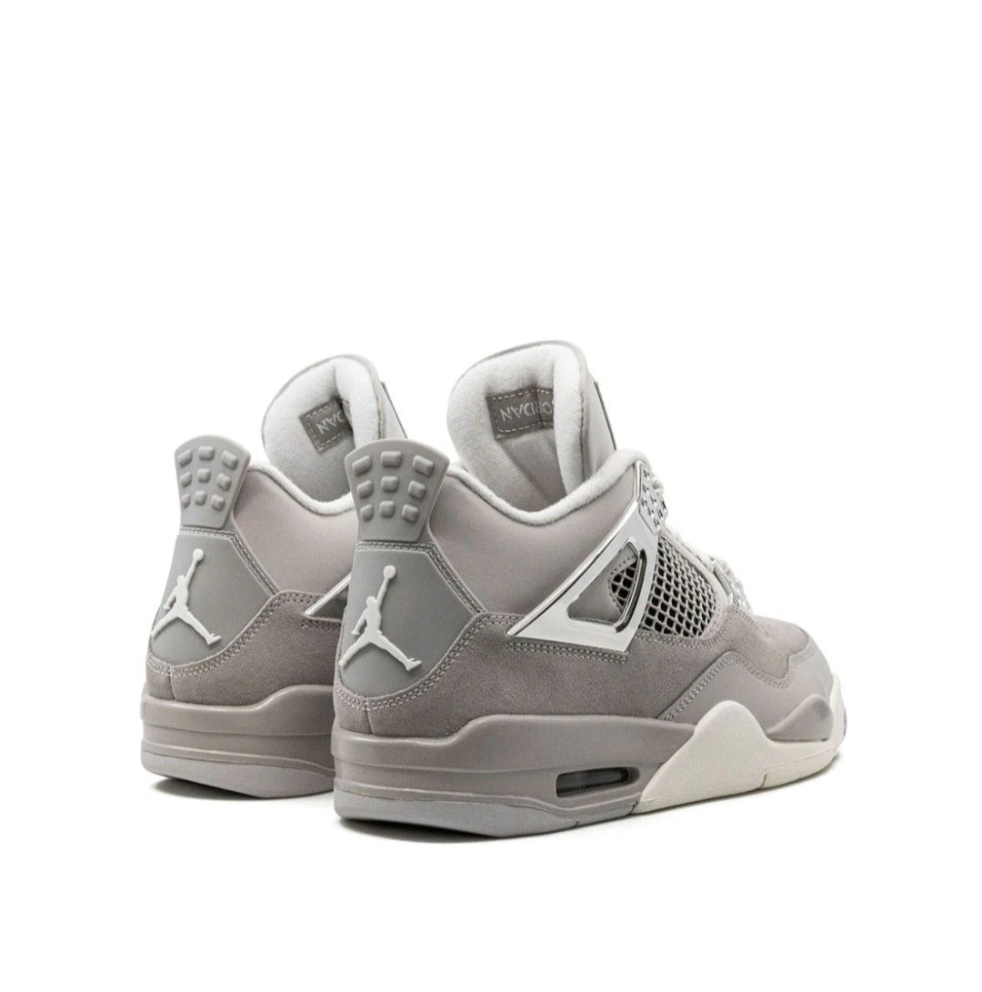 NIKE Air Jordan 4 Retro Frozen Moments White Grey