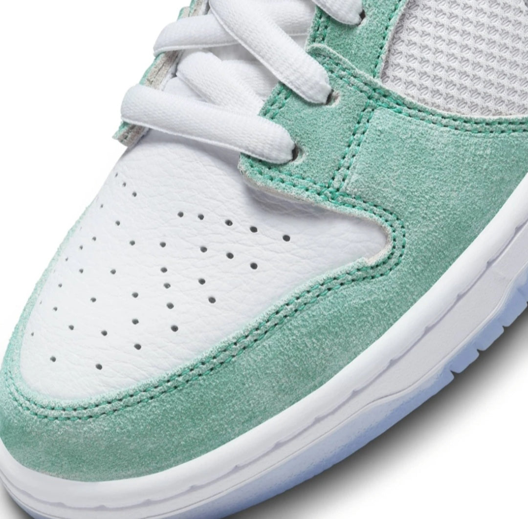 لوح التزلج Nike SB Dunk Low April