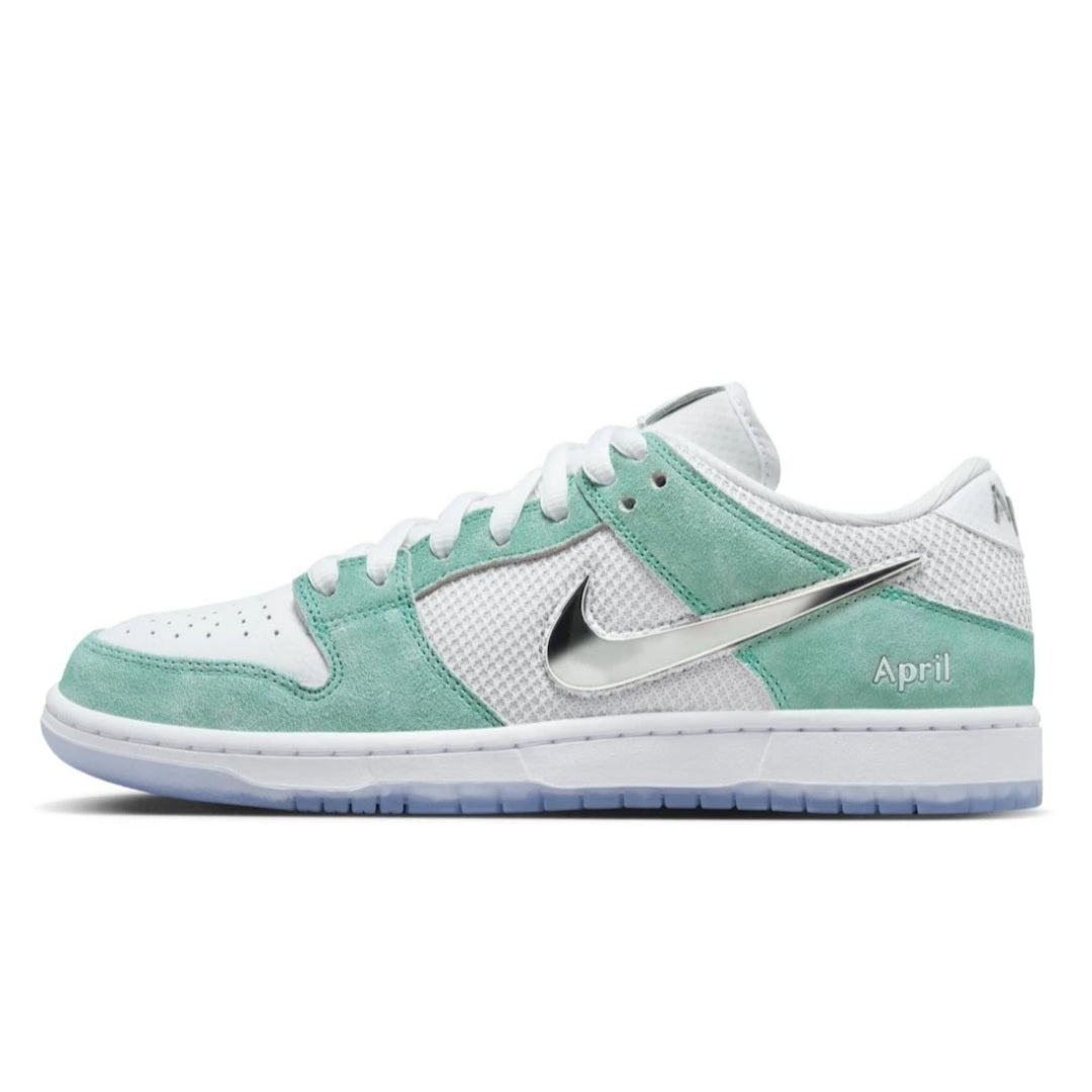 لوح التزلج Nike SB Dunk Low April