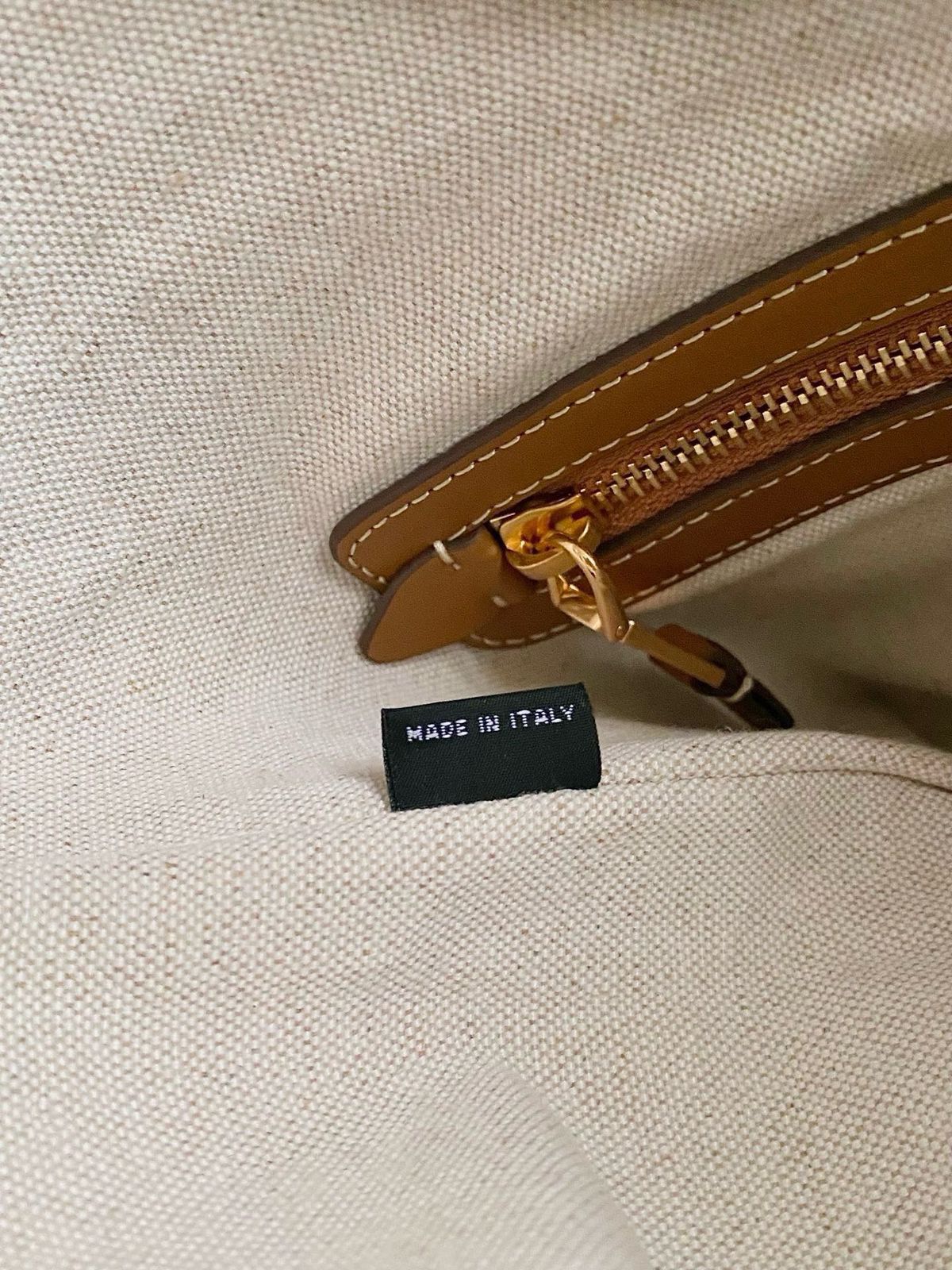 MIU MIU HOBO LEATHER