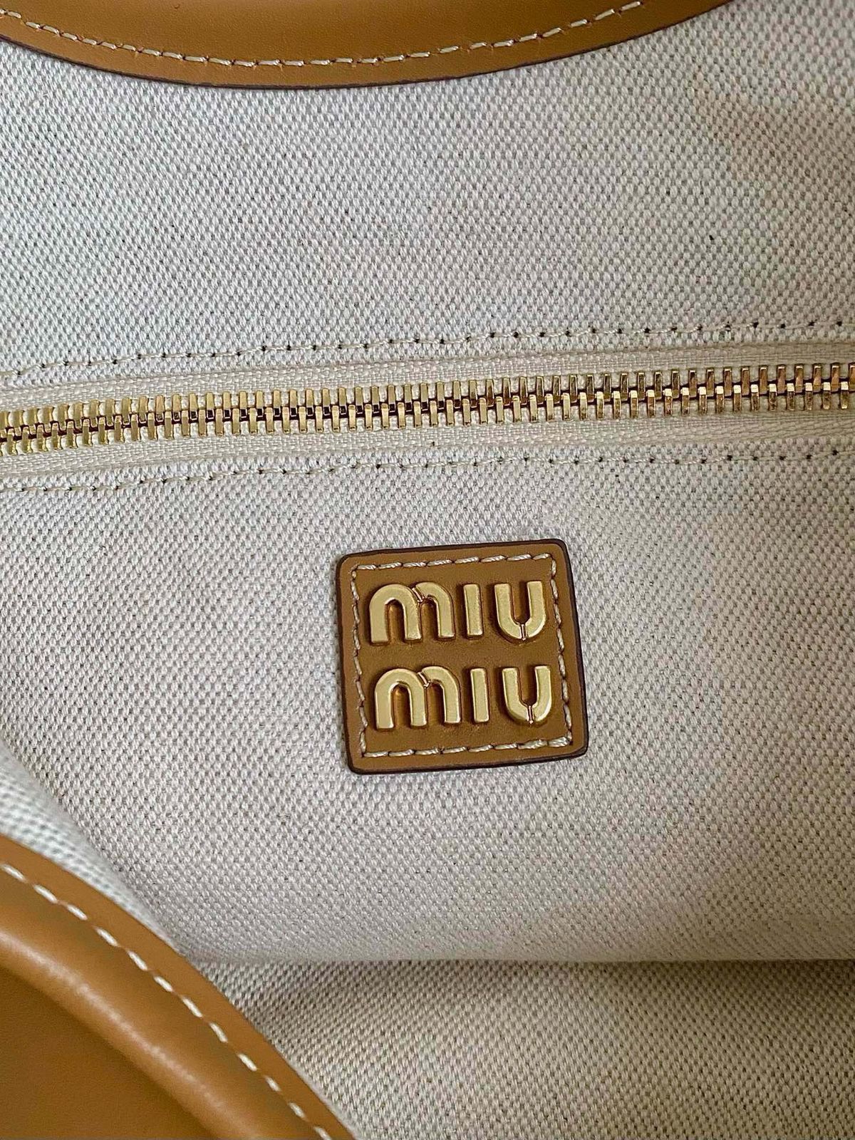 MIU MIU HOBO LEATHER