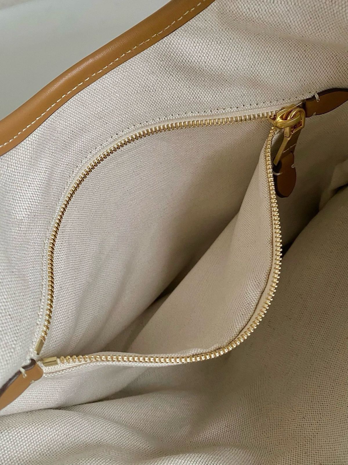 MIU MIU HOBO LEATHER