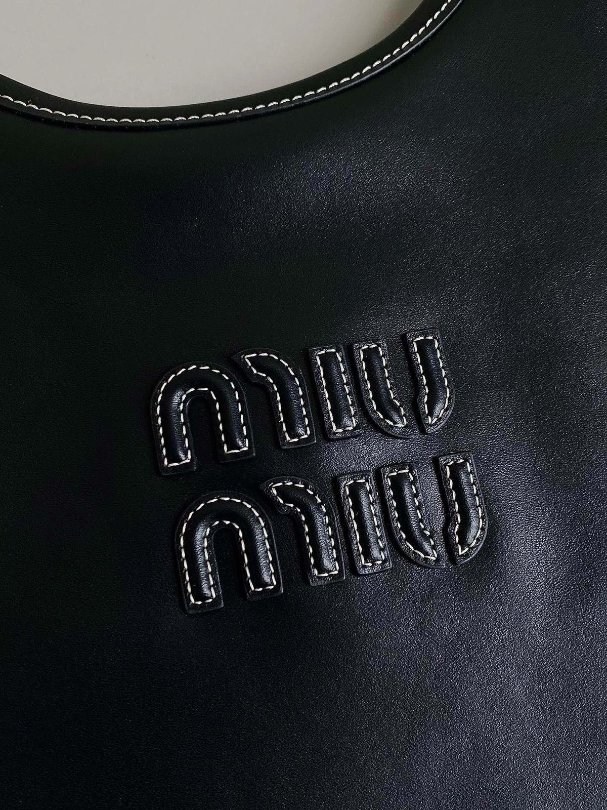 MIU MIU HOBO LEATHER