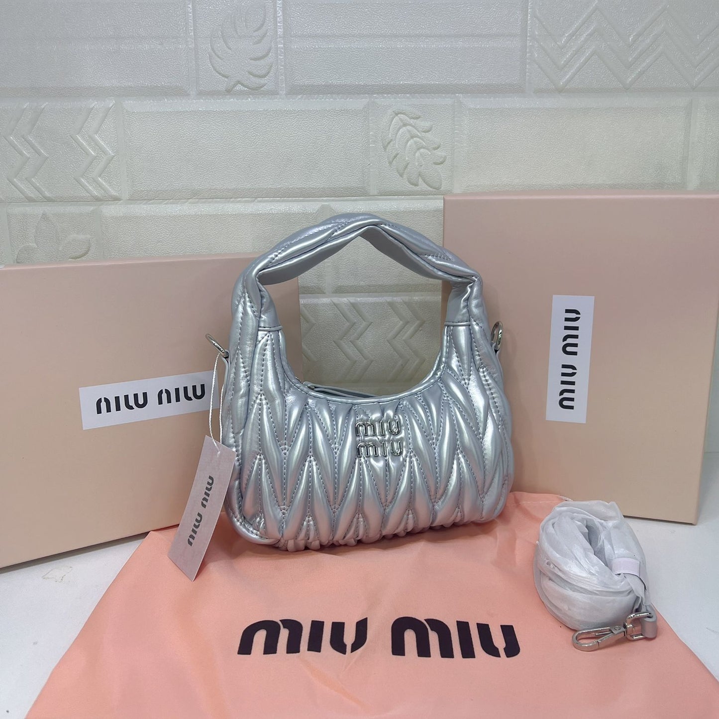 حقيبة MIU MIU WANDER MATELASSE NAPPA HOBO MINI