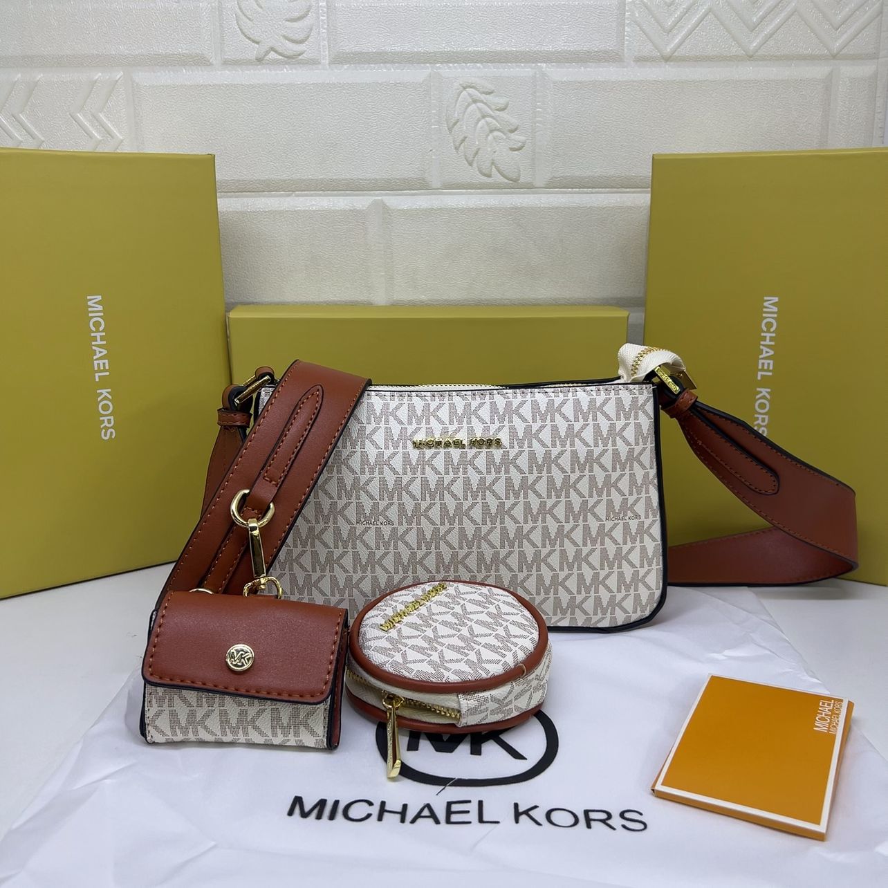 MICHAEL KORS JET SET TRAVEL CROSSBODY BAG