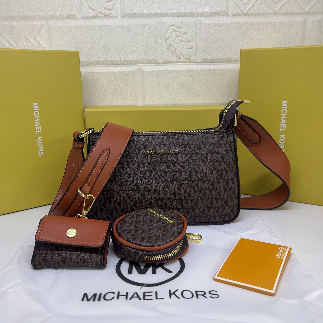 MICHAEL KORS JET SET TRAVEL CROSSBODY BAG