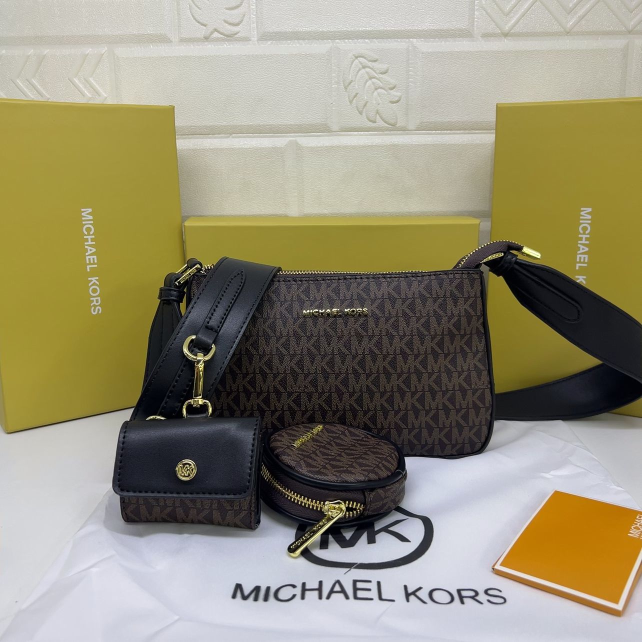 MICHAEL KORS JET SET TRAVEL CROSSBODY BAG