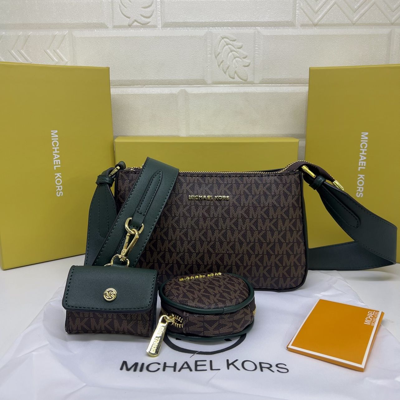 MICHAEL KORS JET SET TRAVEL CROSSBODY BAG