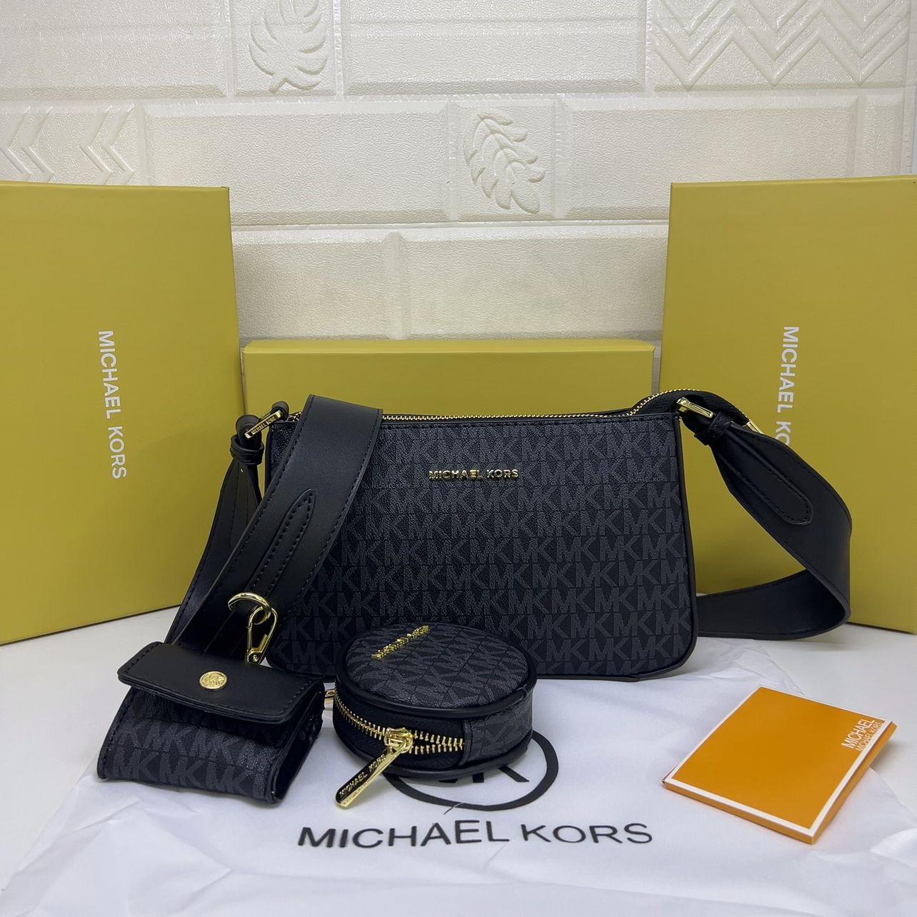 MICHAEL KORS JET SET TRAVEL CROSSBODY BAG