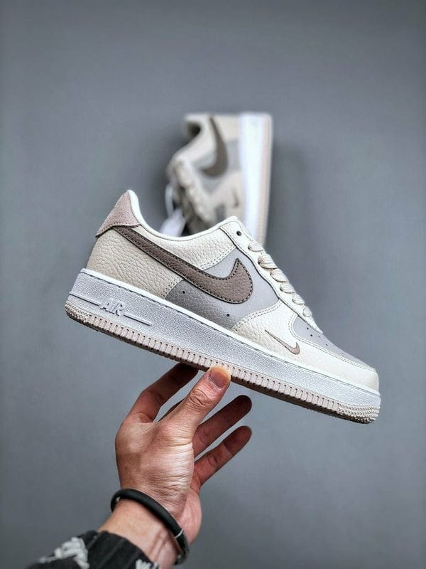 NIKE AIR FORCE 1'07