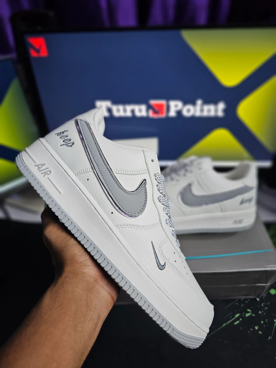 NIKE AIR FORCE 1 LOW