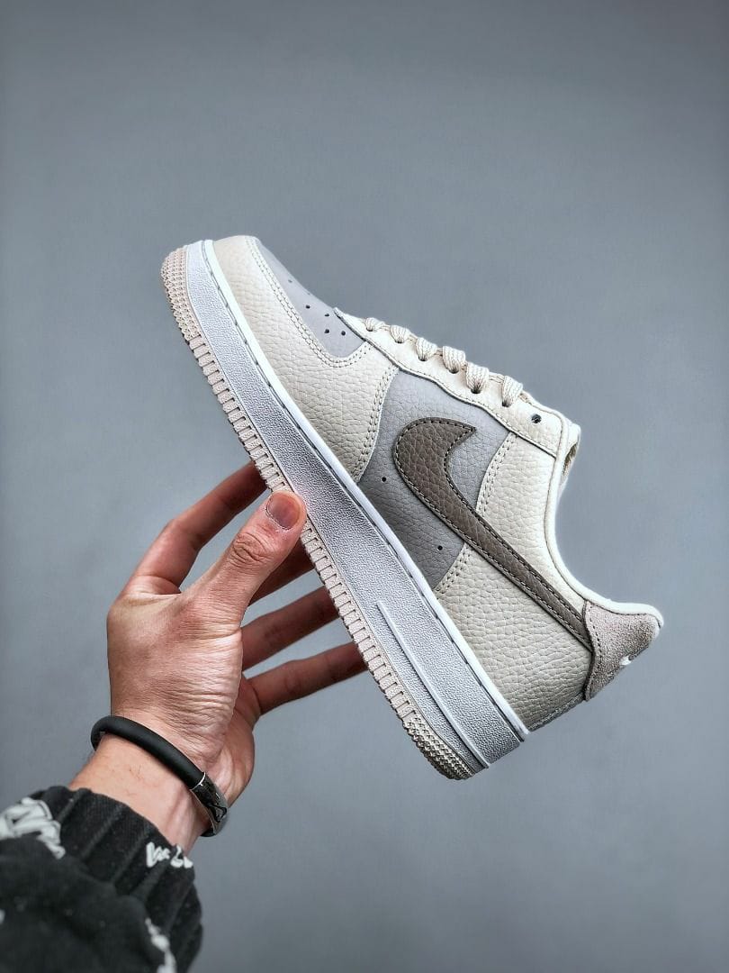 NIKE AIR FORCE 1'07