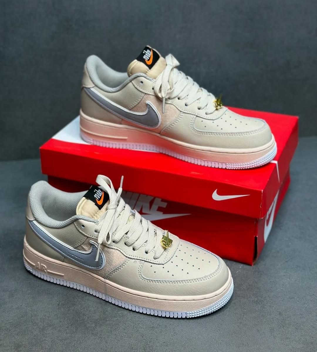 NIKE AIR FORCE 1'07