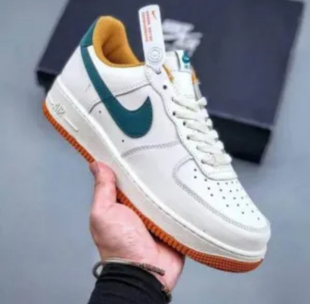 NIKE AIR FORCE 1'07