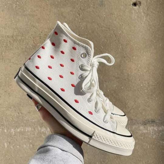 CONVERSE CHUCK 70 EMBROIDERED LIPS HIGH