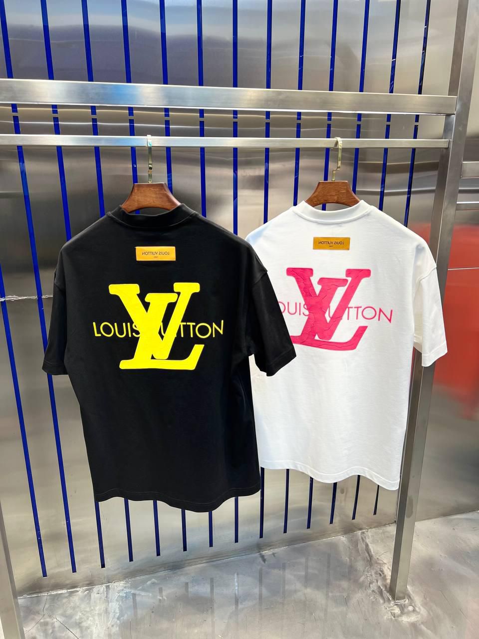 GRAPHIC LV PRINT T-SHIRT