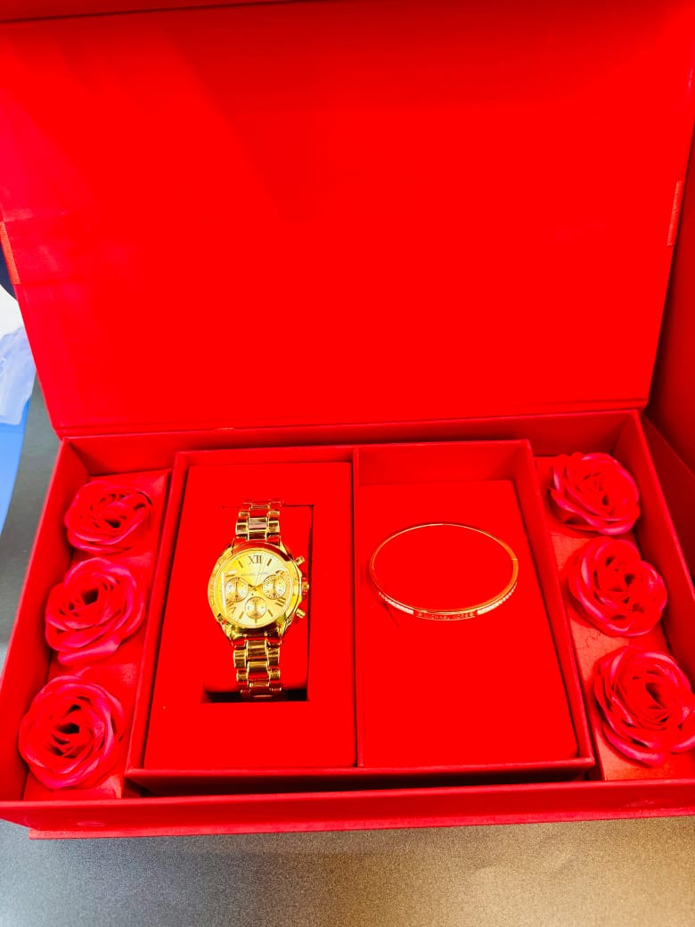 MICHAEL KORS LADIES WATCH AND BUNGLE WITH ARMANI BOX