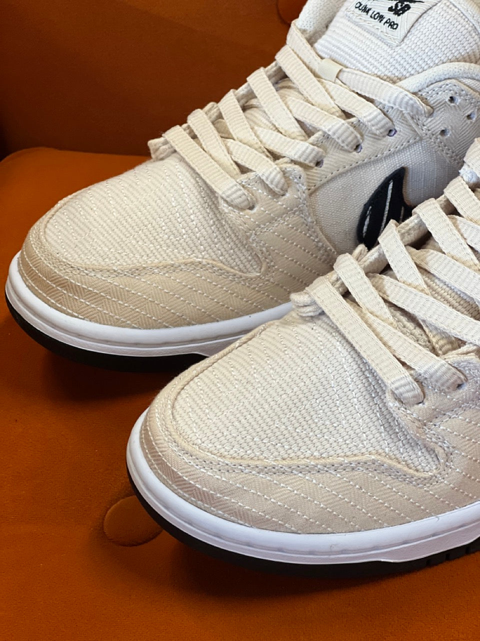 Nike
Dunk Low "Albino & Preto - Jiu Jitsu" sneakers