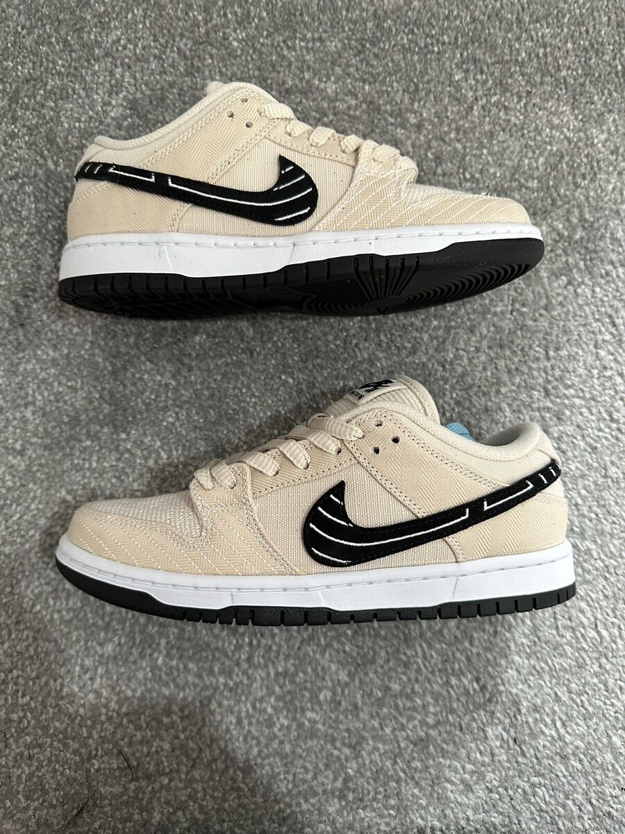 Nike
Dunk Low "Albino & Preto - Jiu Jitsu" sneakers