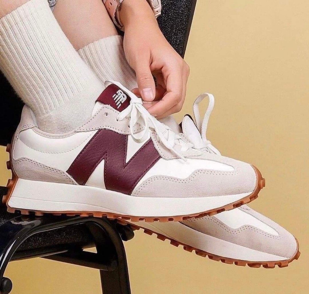 New Balance327 Trainers